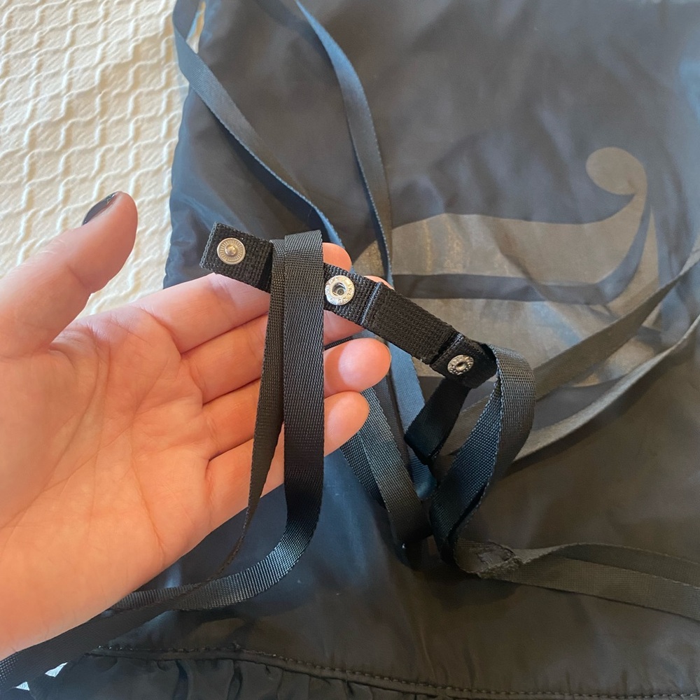 Fabletics Black Quilted Drawstring Backpack. Ligh… - image 6